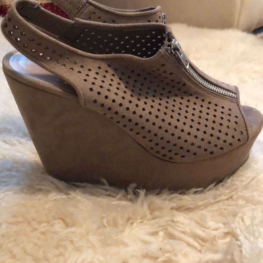 Nude Wedges - image 2